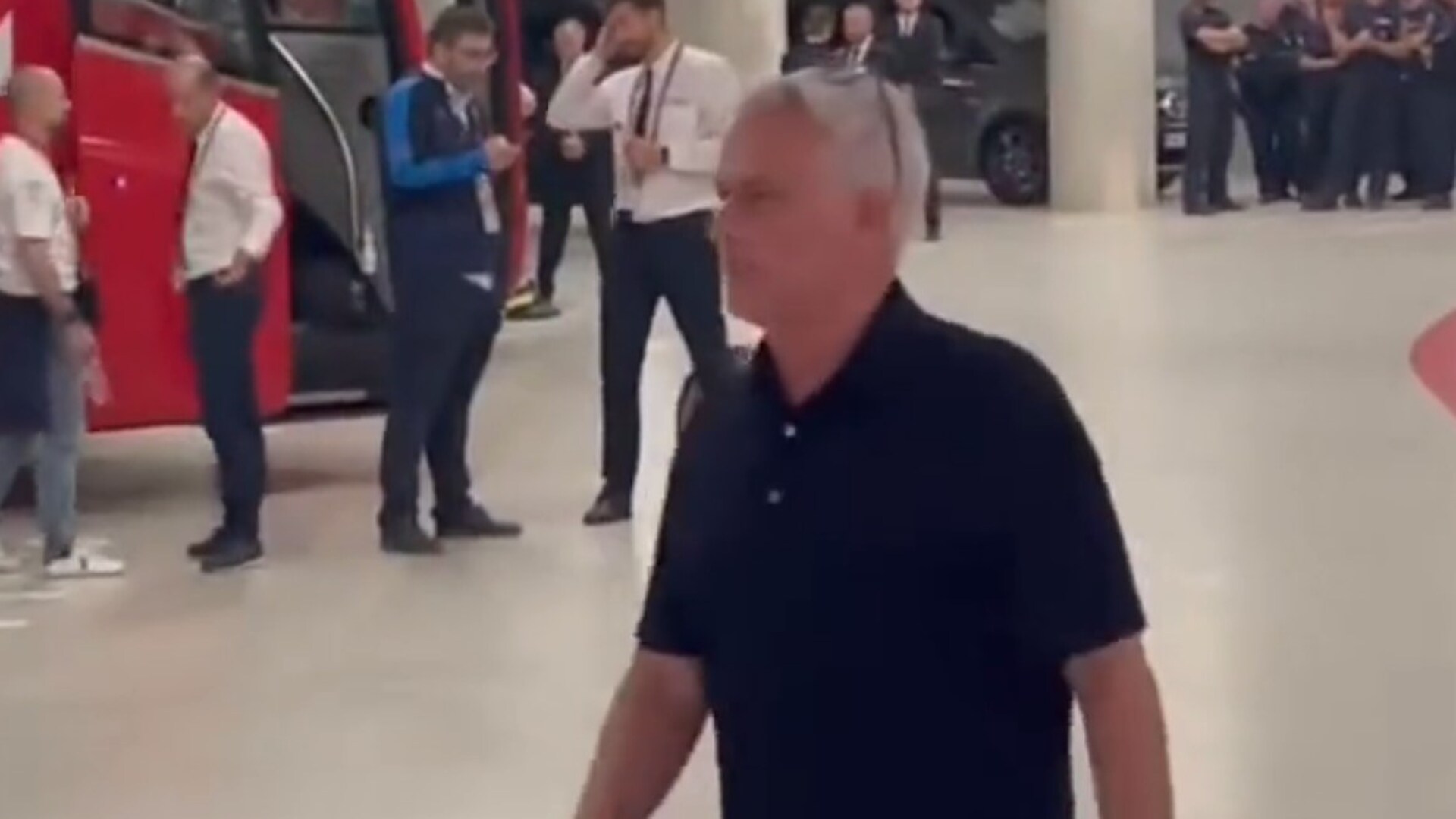 Mourinho Explota Y La L A En El P Rking Se Fue A Por El Rbitro Tras